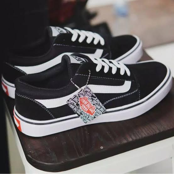 Sepatu Vans Old Skool Black Sneakers Pria & Wanita